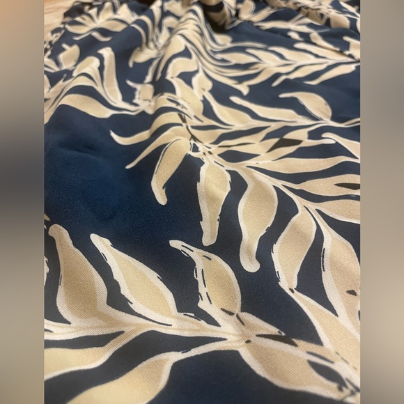 NWT BLOOMCHIC  Plus Size Tropical Print  Elastic Waistband Shorts with Scarf Tie - Picture 5 of 7